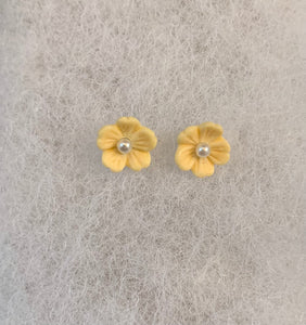 Bijoux Doigts de fée- boucles d'oreilles- petites fleurs jaunes