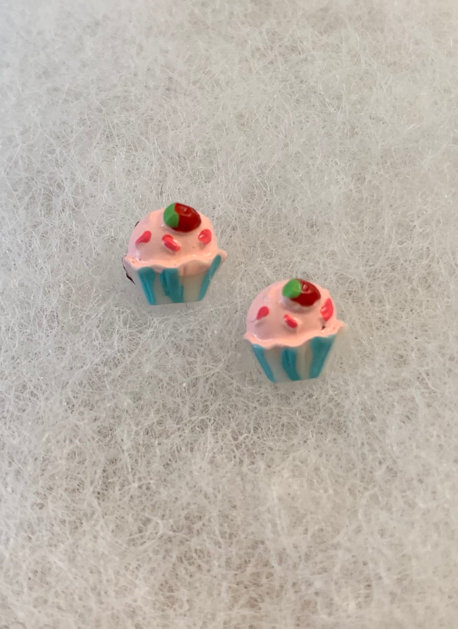 Bijoux Doigts de fée- boucles d'oreilles- cupcakes rose et bleu